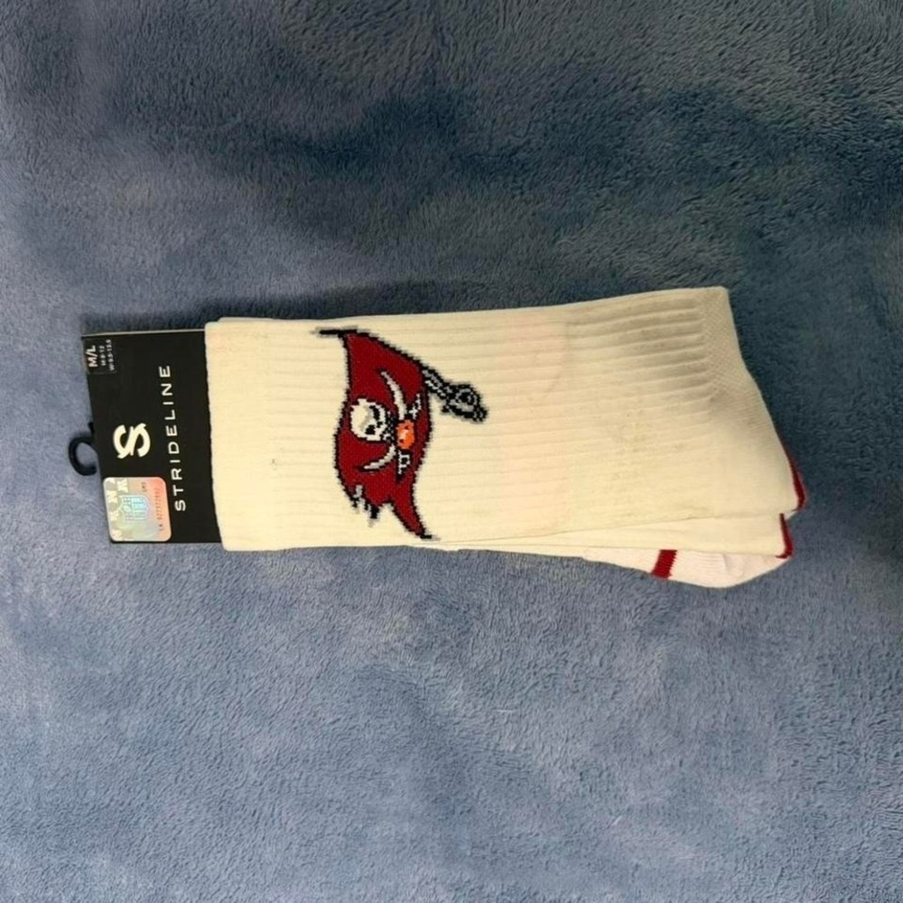 Strideline‎ white & red Tampa Bay Buccaneers socks Size M